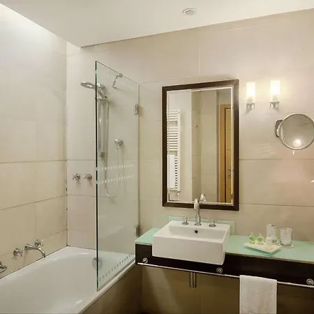 Nh Centro Hotel 4*